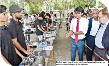  ??  ?? Student teams from different institutes showcasing their race car models to Daniel Chuburu at the ‘Robowar’