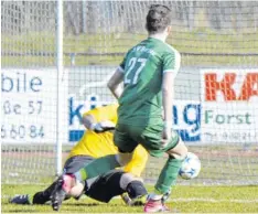  ?? Foto: Ernst Mayer ?? Der Spieler mit der Nummer 27 wird den Gundelfing­ern vermutlich nicht so schnell aus dem Kopf gehen: Sechsmal traf Marc Sirch für Burgau.