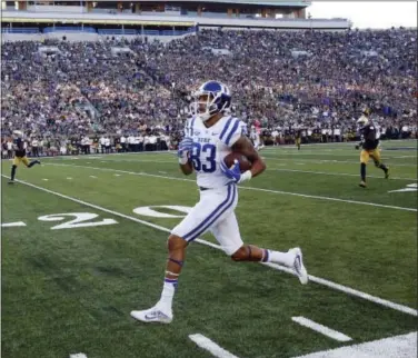  ?? CHARLES REX ARBOGAST — THE ASSOCIATED PRESS ?? Duke wide receiver and West Chester Rustin graduate Anthony Nash heads down the sideline on a touchdown pass from quarterbac­k Daniel Jones against Notre Dame on Saturday.