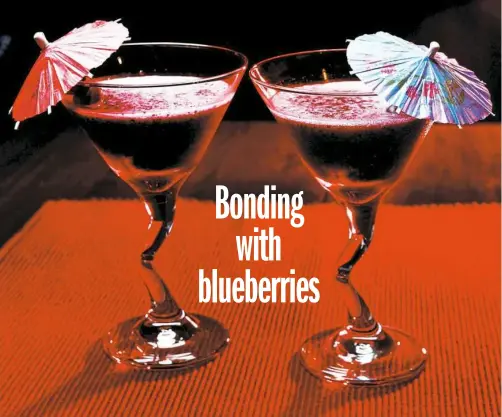  ??  ?? Blueberry slushie for grown-ups is made with blueberry wine, sauvignon blanc and pureed blueberrie­s.