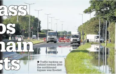  ??  ?? Traffic backing up behind cordons after the northbound bypass was flooded