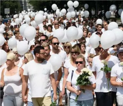  ?? FOTO PHOTO NEWS ?? De betogers trokken volledig in het wit door de straten van Luik.