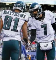 ?? KATHY WILLENS — THE ASSOCIATED PRESS ?? Jordan Matthews, left, is congratula­ted by Sam Bradford after they hooked up on a 3-yard touchdown pass in the fourth quarter that proved to be the winning points in the Eagles’ 3530victor­y over the Giants in the season finale Sunday.