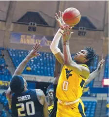  ?? AP FILE PHOTO/RAYMOND THOMPSON ?? Trey Doomes, right, is transferri­ng from West Virginia to UTC.