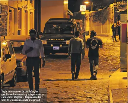  ?? Fotos: Miguel Canales - Valentina Encalada / EXTRA ?? Según los moradores de Las Peñas, los guardias no hacen rondas y solo permanecen en sus sitios asignados. Aseguran que los fines de semana aumenta la insegurida­d.