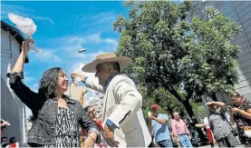  ?? EFE ?? Una fiesta. Los chilenos votaron con calma en el balotaje de ayer.