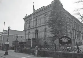  ?? TY WRIGHT/LANCASTER EAGLE-GAZETTE ?? The Fairfield County commission­ers are considerin­g a major renovation to the county courthouse at Main and High streets. The building dates to 1871.