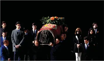  ?? J.J. GUILLÉN — THE ASSOCIATED PRESS, POOL ?? Relatives carry the coffin of Spanish dictator Gen. Francisco Franco at Valley of the Fallen mausoleum near Madrid.