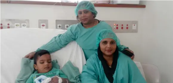  ?? Photo: Kelera Sovasiga ?? Ashereen Nisha (standing) showing support to her sister Sumeshni Ali (mother) and Ameer Ali.