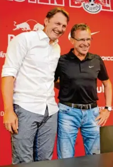  ?? Foto: Jan Woitas, dpa ?? Ralph und Ralf sorgen für gute Laune in Leipzig: Trainer Ralph Hasenhüttl (links) und Sportdirek­tor Ralf Rangnick.