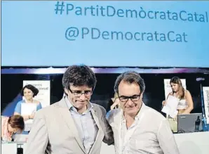  ?? ÀLEX GARCIA ?? Puigdemont i Mas durant la clausura del congrés fundaciona­l del PDECat