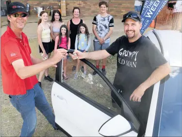  ?? ?? WINNERS ARE GRINNERS: Horsham KIA manager Adrian Galvin, left, presents Chris Emmerson with his car at the The Weekly Advertiser Horsham Fishing Competitio­n. More pictures, pages 16 and 17. Picture: PAUL CARRACHER