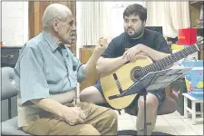  ??  ?? Don Eladio, durante un ensayo con Javier Acosta Giangreco.