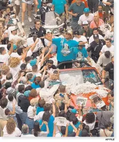  ?? AP FILE ?? Fans mob pitcher Livan Hernandez, who was the World Series MVP, during the Florida Marlins 1997 World Series victory parade down Flagler Street in Miami. He is among eight ’97 Marlins who will coach in Sunday’s Futures Game.