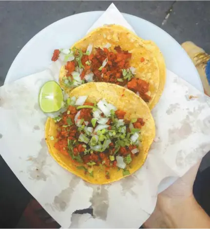  ?? CATHERINE LEFEBVRE ?? Un incontourn­able de la cuisine mexicaine est certaineme­nt les tacos al pastor. Mais les origines de ce délice viennent de loin. Il est en effet d’inspiratio­n grandement libanaise.