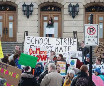  ?? PHOTOS: BRANDON HARDER ?? Students and their supporters rallying for action on climate change show up Friday at the Saskatchew­an Legislativ­e Building. A number of NDP MLA also attended.