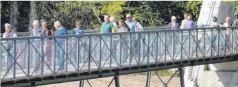  ?? FOTO: SIEGFRIED GROSSKOPF ?? Hunderte sind im September zur Einweihung der neuen Brücke gekommen.