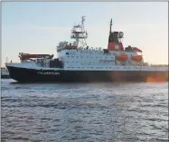  ??  ?? El barco “Polarstern”, de regreso en el puerto de Bremenhave­na
