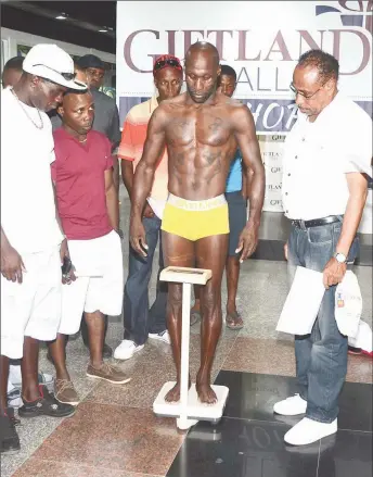  ?? Photo) (Orlando Charles ?? A fit and ready Demarcus Corley weighed in at 131 last night.