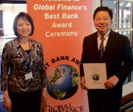  ??  ?? With Elma, receiving a "GradeA" central banker award fromGlobal Finance—one of eight in his 12 years on the job.