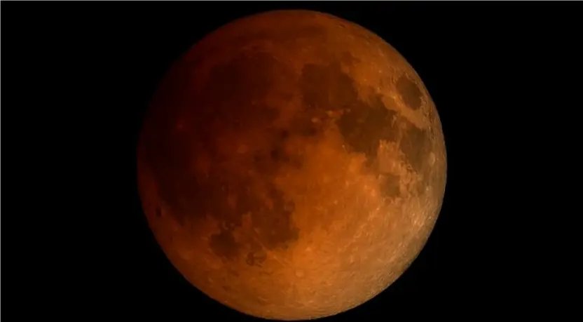  ?? NASA ?? The moon will appear to turn red during the total lunar eclipse.