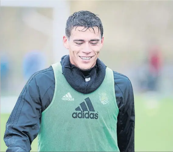  ?? FOTO: UNCITI ?? Héctor Moreno sonríe en un entrenamie­nto con la Real