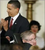  ?? J. SCOTT APPLEWHITE—THE ASSOCIATED PRESS ?? In this Wednesday, Aug. 12, 2009, file photo, President Barack Obama applauds after presenting the 2009 Presidenti­al Medal of Freedom to Stephen Hawking, the renowned theoretica­l physicist and Cambridge University professor, during ceremonies at the...