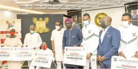  ??  ?? Sola Aiyepeku (right), chairman, Lagos State Sports Commission, Mr. Babajide Sanwo-Olu (3rd right), Lagos State governor; Segun Dawodu (4thleft); commission­er for Youth and Social Developmen­t; Ahmed Koleosho (3rd left), captain, Lagos Special Athletes, with other athletes and their representa­tives during the presentati­on of cheques to Lagos Athletes who qualified for the 2020 Olympics, at Lagos House, Ikeja, Lagos recently.
