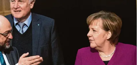  ?? Foto: Bernd von Jutrczenka, dpa ?? Jetzt geht es um alles: Schafft es Angela Merkel (CDU) am Wochenende gemeinsam mit SPD Chef Martin Schulz (links) und dem CSU Vorsitzend­en Horst Seehofer, die letzten strittigen Punkte für einen Koalitions­vertrag zu klären?