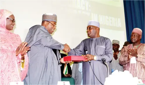  ?? Photo: IPAC ?? Bauchi State Governor, Muhammad Abubakar (2nd left) receives the prestigiou­s award of excellence from former Vice President Atiku Abubakar, during the second annual conference of Inter-Party Advisory Council (IPAC) in Abuja yesterday. With them is IPAC...