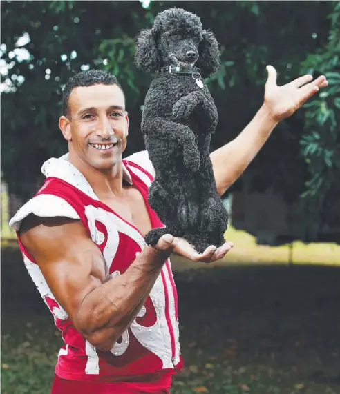  ?? Picture: BRENDAN RADKE ?? PAWS FOR APPLAUSE: Lennon Bros animal trainer and acrobat Mohammed Jratlou rehearses with Bambi the poodle.