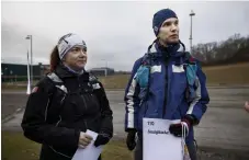  ?? ?? Äkta paret Sara Costa och Johan Ek Weis sprang två av distansern­a på Sandsjöbac­ka trail och stormtrivd­es.