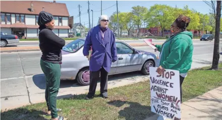  ?? ZHIHAN HUANG / MILWAUKEE JOURNAL SENTINEL ?? Countessa Lee, from left, Pat Gowens and Nicole Coley talk to each other about advocating for women and ending domestic violence on Saturday near the Walgreens at 2727 W. North Ave. A Walgreens worker was shot and killed outside the store Tuesday by an ex-boyfriend, police said.