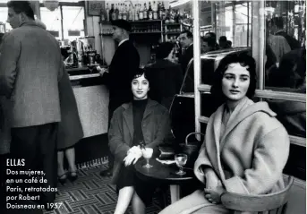  ??  ?? ELLAS Dos mujeres, en un café de París, retratadas por Robert Doisneau en 1957.