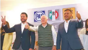  ?? El Universal ?? Eric Sevilla, Anuar Azar y Agustín Barrera, presidente­s del PRI, PAN y PRD respectiva­mente, aclararon que la definición de la candidatur­a formará parte de la discusión y los acuerdos que aún deben tomarse./