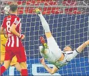  ?? REUTERS ?? Chelsea's Olivier Giroud scores their first goal against Atletico Madrid at the Arena Nationala, Bucharest, Romania.