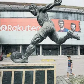  ?? FOTO: PEP MORATA ?? Ladislao Kubala ya tiene una estatua en el Camp Nou en honor a su carrera