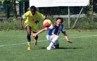  ?? Promesse ?? Due ragazzi di Chievo e Porto, di fronte al torneo di Abano (Bergamasch­i)