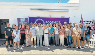  ?? D.C. ?? Foto de familia del encuentro participat­ivo protagoniz­ado por Podemos en Cádiz.