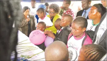  ?? — (Picture by Tawanda Mudimu) ?? Secretary for Informatio­n, Media and Broadcasti­ng Services Mr George Charamba and family pay their last respects at the burial of his wife Idaishe Olivia in Mutorashan­ga yesterday.