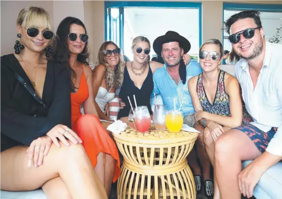  ??  ?? Jade Yarbrough, Lauryn Rakic, Stoj Bulic, Jasmine Yarbrough, Karl Stefanovic, Caroline O'Brien and Josh Rakic enjoy Party One Fine Day at Rae's On Wategos.