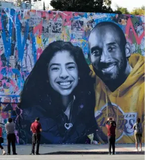  ?? AFP ?? Kobe Bryant y su hija Gianna murieron tres días antes de que el Salón de la Fama dijese que él iba a ser finalista.