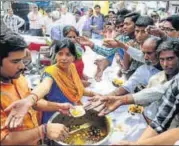  ?? DEEPAK GUPTA/HT FILE ?? ▪ The additional Bada Mangals will give a fillip to the tradition of savouring the delicious food that is distribute­d on a large scale.