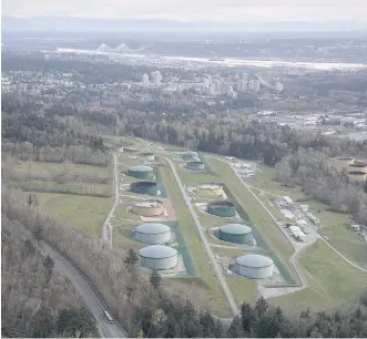  ?? JONATHAN HAYWARD/THE CANADIAN PRESS ?? The Kinder Morgan Trans Mountain project’s oil storage tank farm in Burnaby, B.C. The City of Burnaby says that the proposed Trans Mountain pipeline expansion would cut through a designated conservati­on site. Kinder Morgan claims that maps the company...