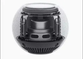  ??  ?? The HomePod mini plays 360-degree audio.