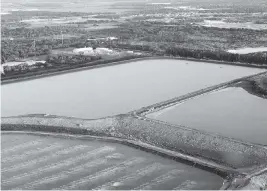  ?? TIFFANY TOMPKINS ttompkins@bradenton.com ?? An aerial view of the gyp stack at Piney Point.