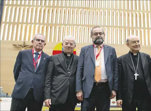  ?? Isabel Permuy ?? Un momento de la inauguraci­ón del congreso. De izquierda a derecha, Manuel Soroa, vicepresid­ente de la Fundación Universita­ria San Pablo CEU; el nuncio, Renzo Fratini; Alfonso Bullón de Mendoza, presidente de la ACdP; Fidel Herráez, arzobispo de Burgos y consiliari­o de la ACdP, y Rafael Ortega, director del congreso