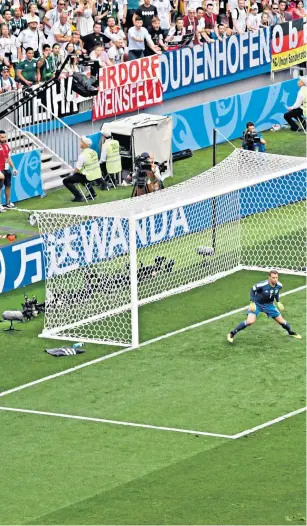  ??  ?? Giant-killers: Hirving Lozano fires in Mexico’s winner; Hector Herrera (below left) and Guillermo Ochoa celebrate