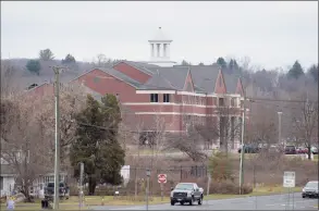  ?? H John Voorhees III / Hearst Connecticu­t Media ?? A fire during roof constructi­on at New Milford High School last week caused students to be evacuated and canceled school the following day.