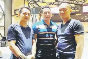  ??  ?? TERUS MENCABAR: Pemain Lone Rangers (dari kiri) Awang Junainie, Isnizam Chil dan Qusyairy Lofti yang mencatat kemenangan bergaya pada minggu ketujuh.